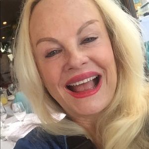 Meet your Posher, Debra